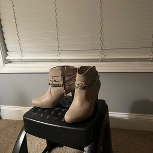 Size 8 ankle booties